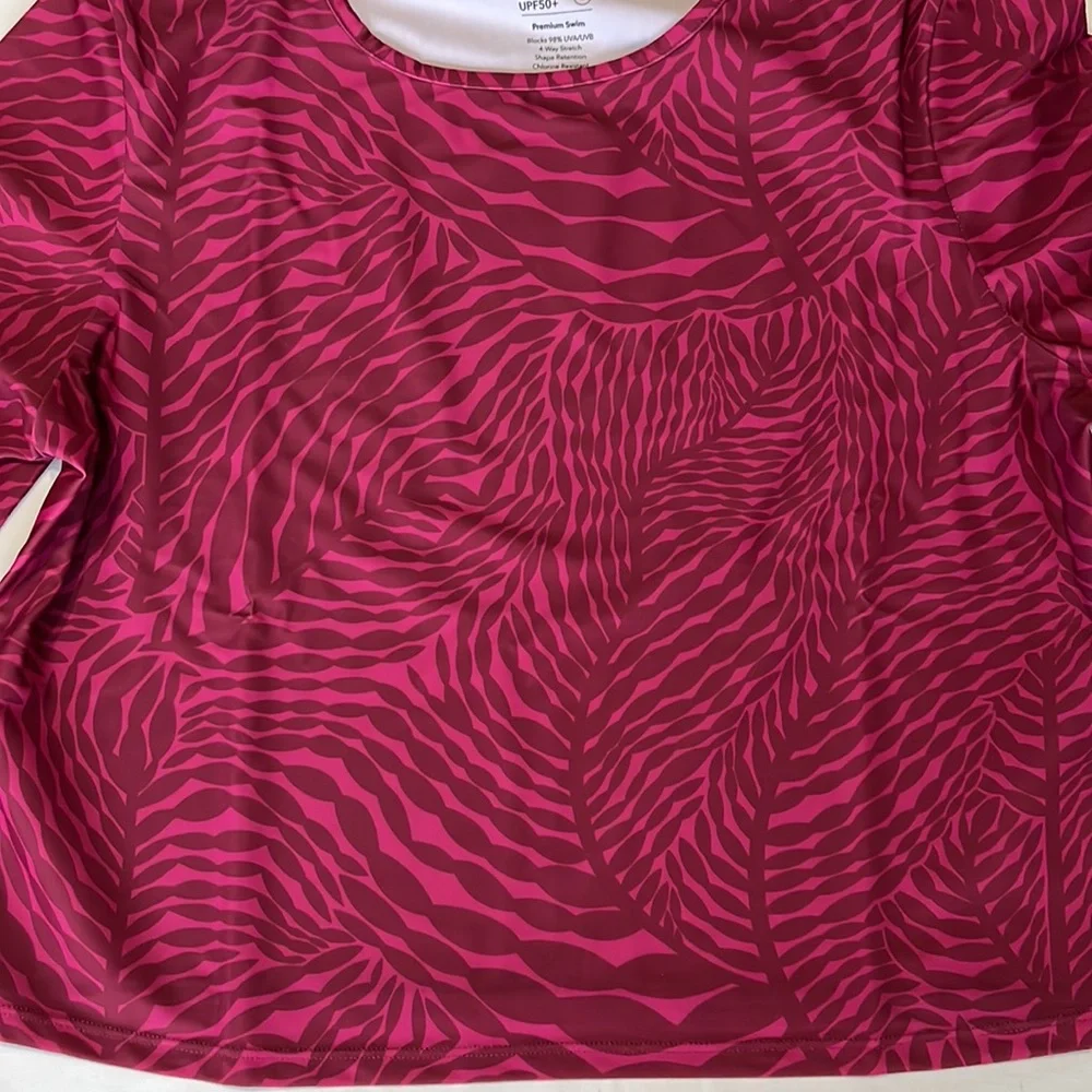 Mott50 Coco Crew Neck Rashguard in Magenta Ocean Print L and XL - Picture 3 of 11